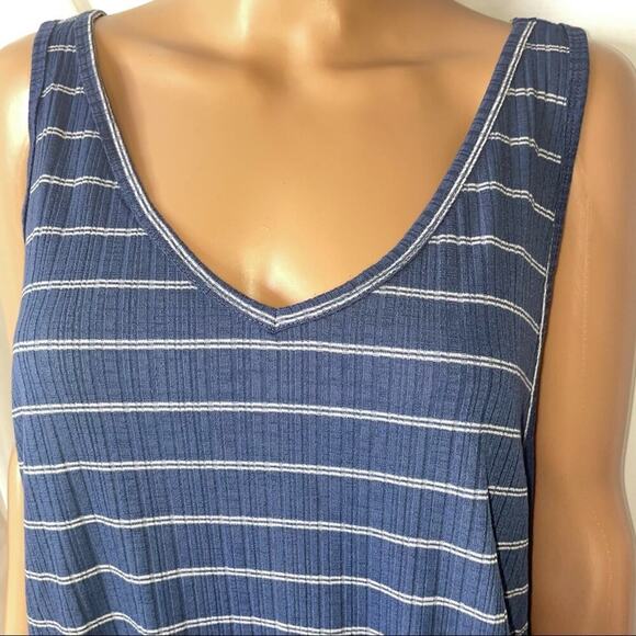 Juniors' Plus Size top SO Knot Front Double V Tank size 
2X, Blue Striped NEW - Picture 6 of 9